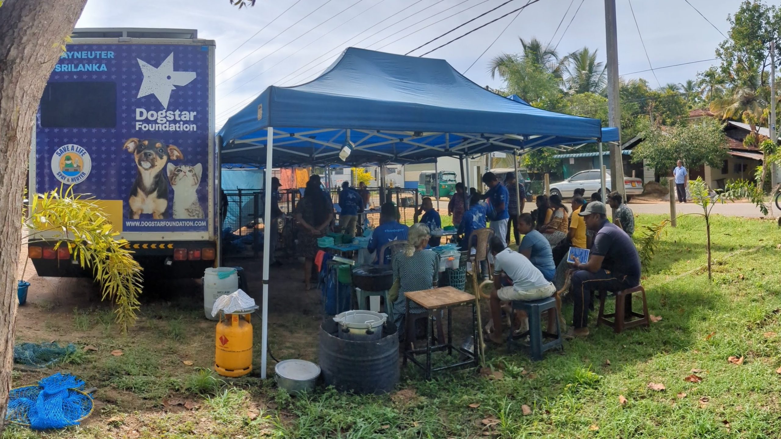 People waiting in line at a Dogstar spay/neuter clinic.